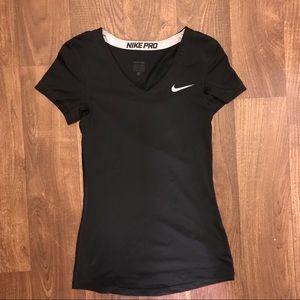 Nike pro women’s black v neck XS